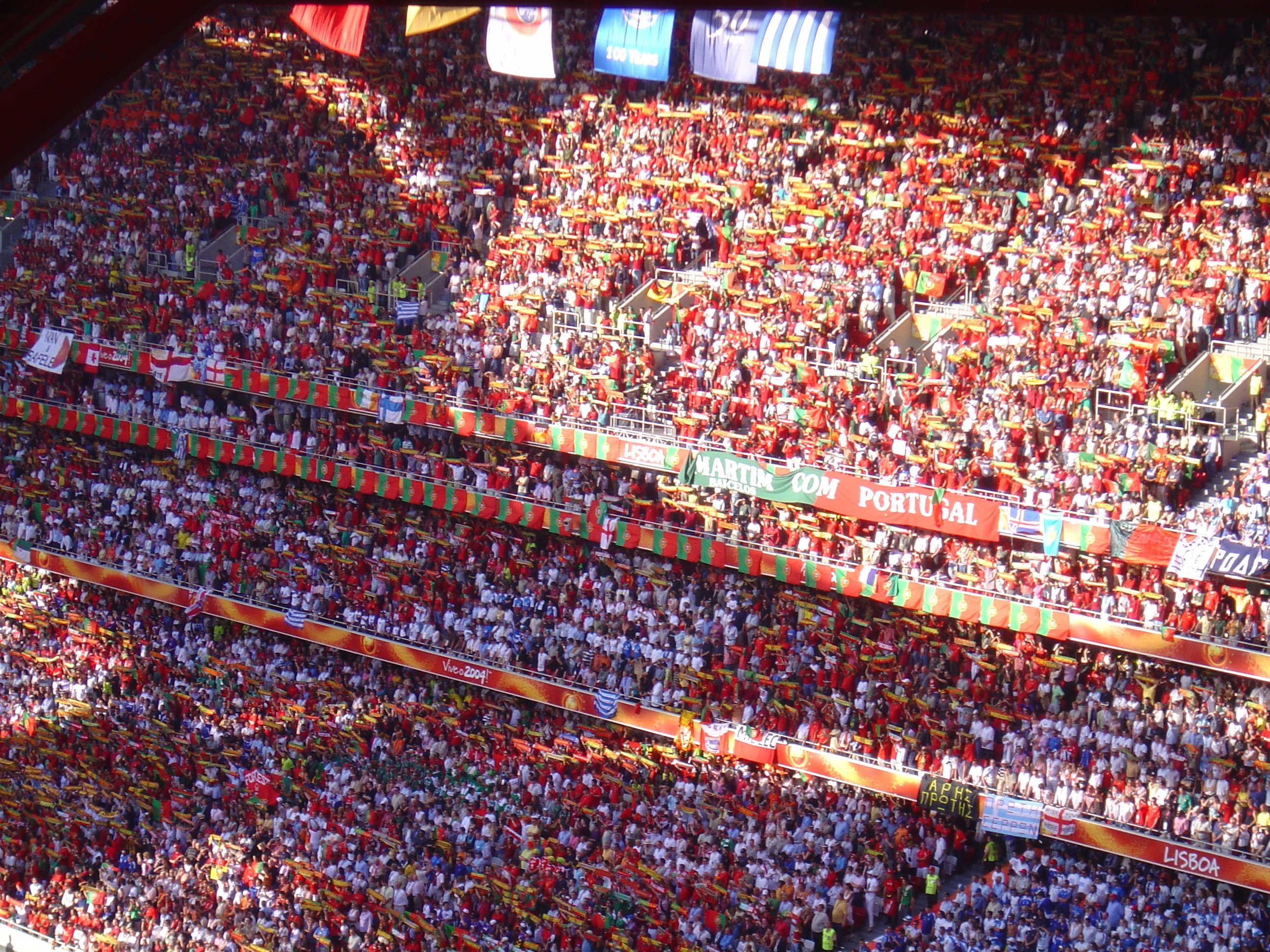 Photo of a packed stadium to illustrate high background noise