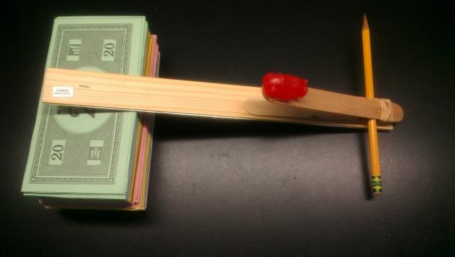 Gummi catapult in the low position, at the high angle, with the fulcrum close to the rubber band.